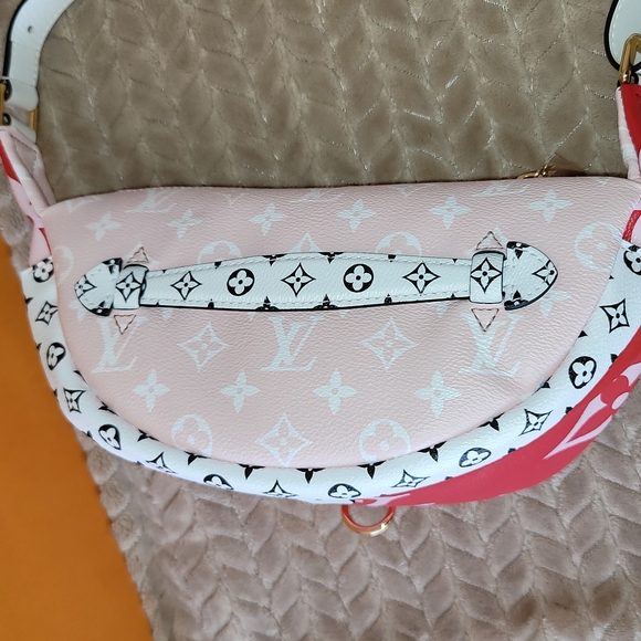 Louis Vuitton Giant Monogram Red Bumbag, Waist Bag Canvas Limited Edition - Picture 7 of 17